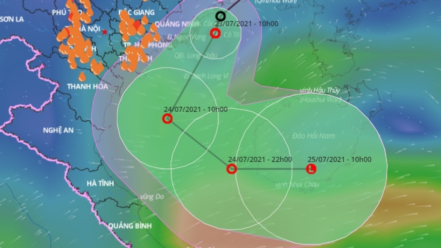 Tropical low depression dumps heavy rain on northern, central Vietnam